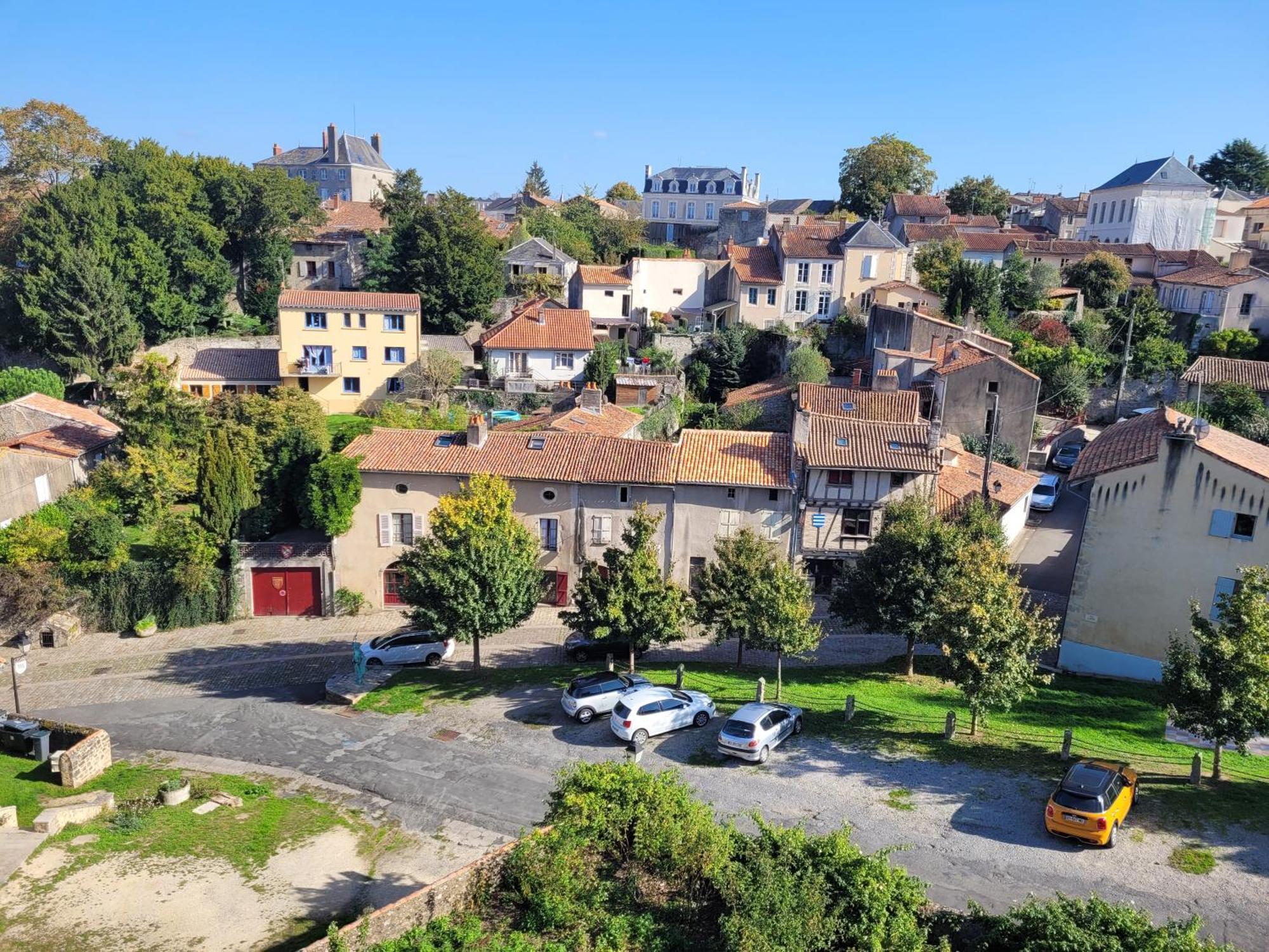 Hotel Lekker Slaap Parthenay Exterior foto
